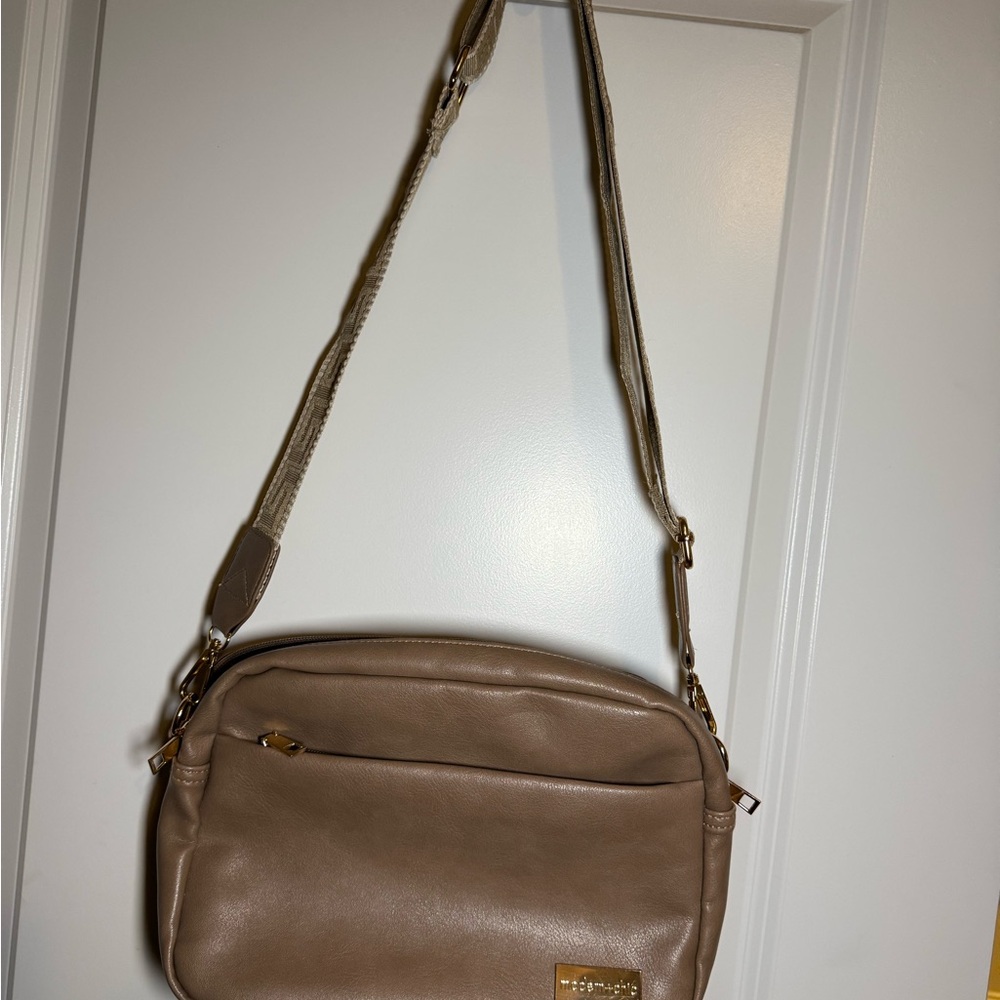Modern + chic crossbody book bag.